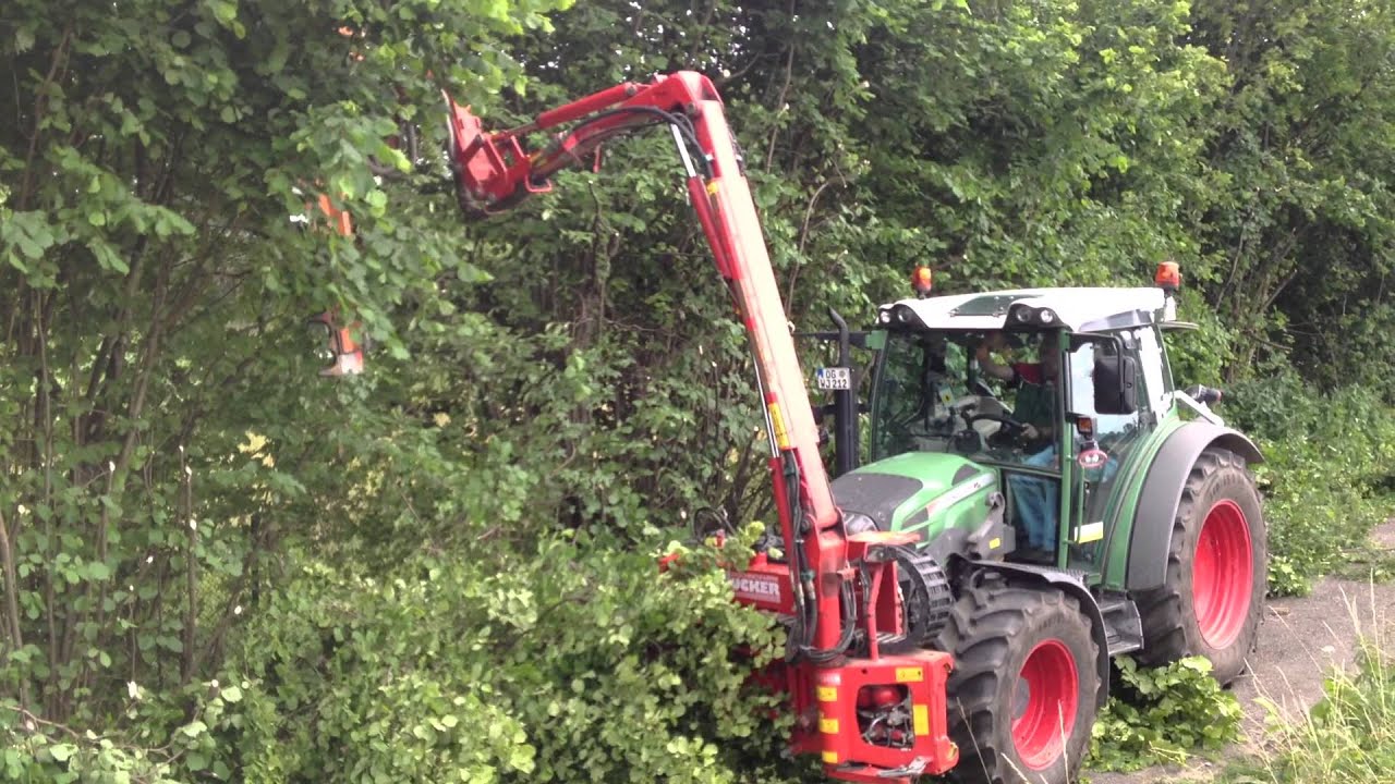 Dücker Auslegemulcher/ -astschere für den MR-Ortenau im Einsatz