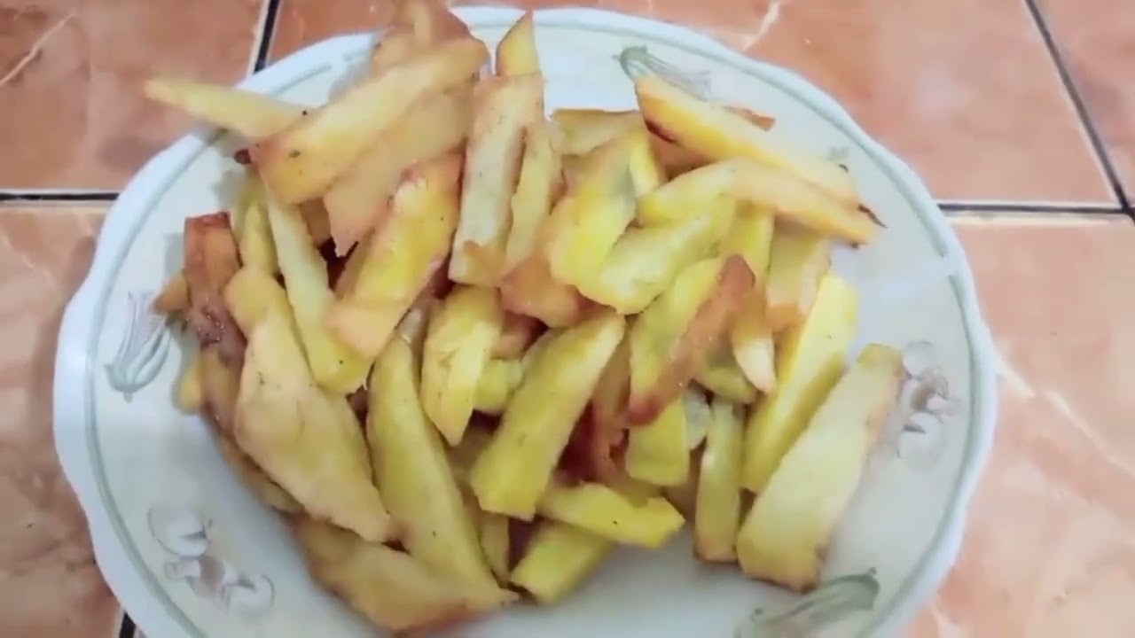 LA RECETA DEL DIA ES : MILANESA DE POLLO CON PAPAS FRITAS