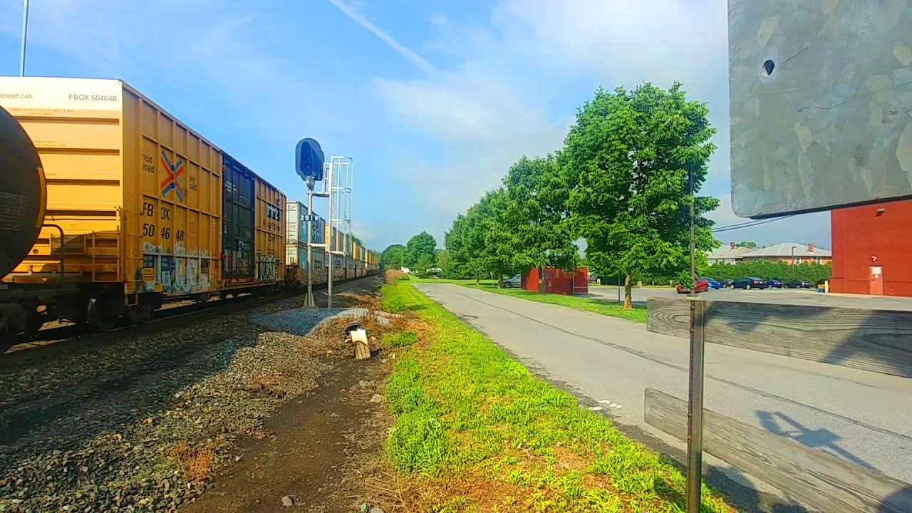 S 6th Street / 7th Street Railroad Crossings, Emmaus, PA Railfanning (With Rebuilt Locomotives)
