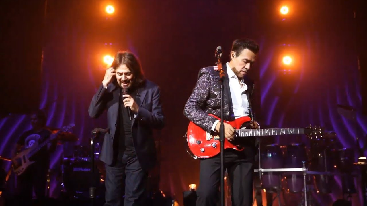 Los Temerarios - Una Guitarra Llora [Official Video]🎸