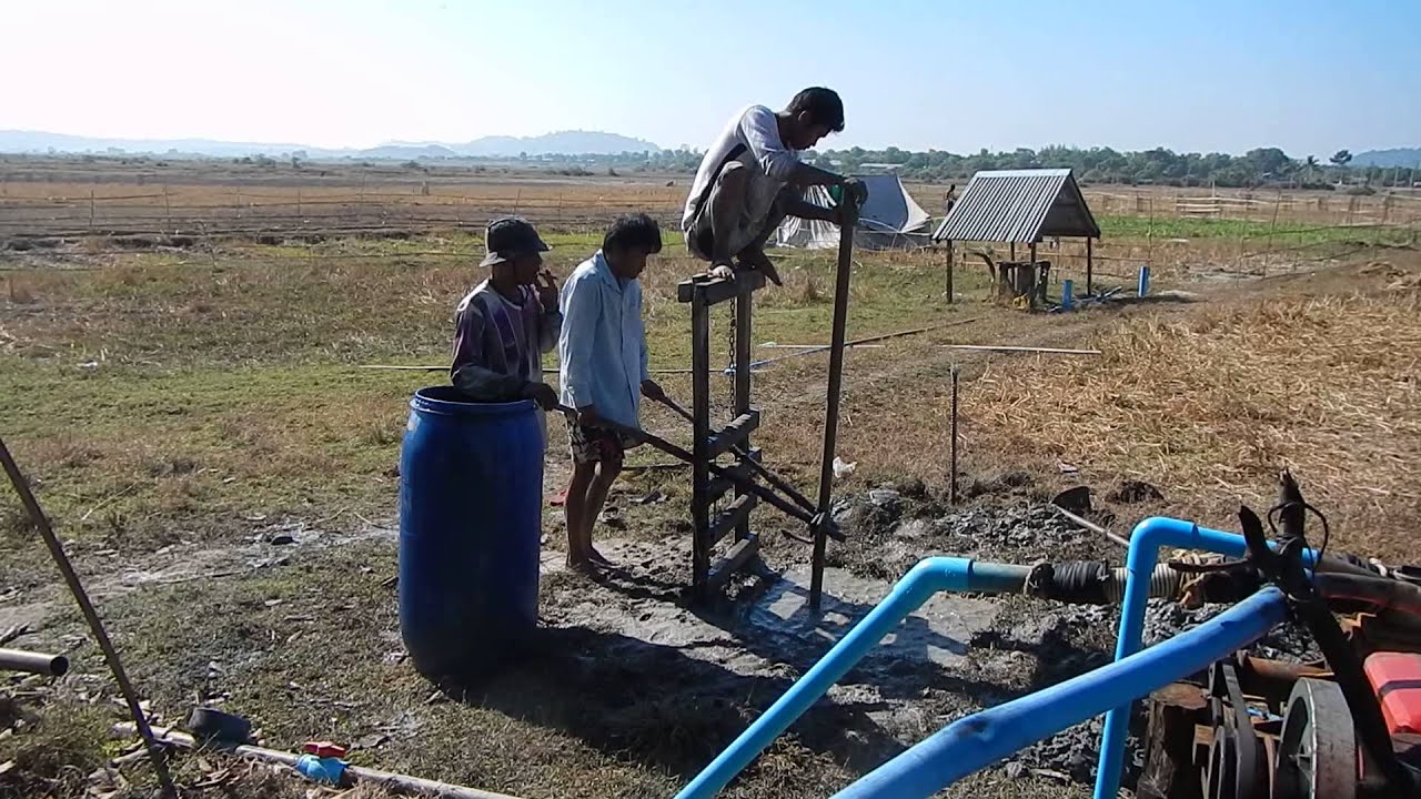 Manual drilling in Myanmar - Sludging