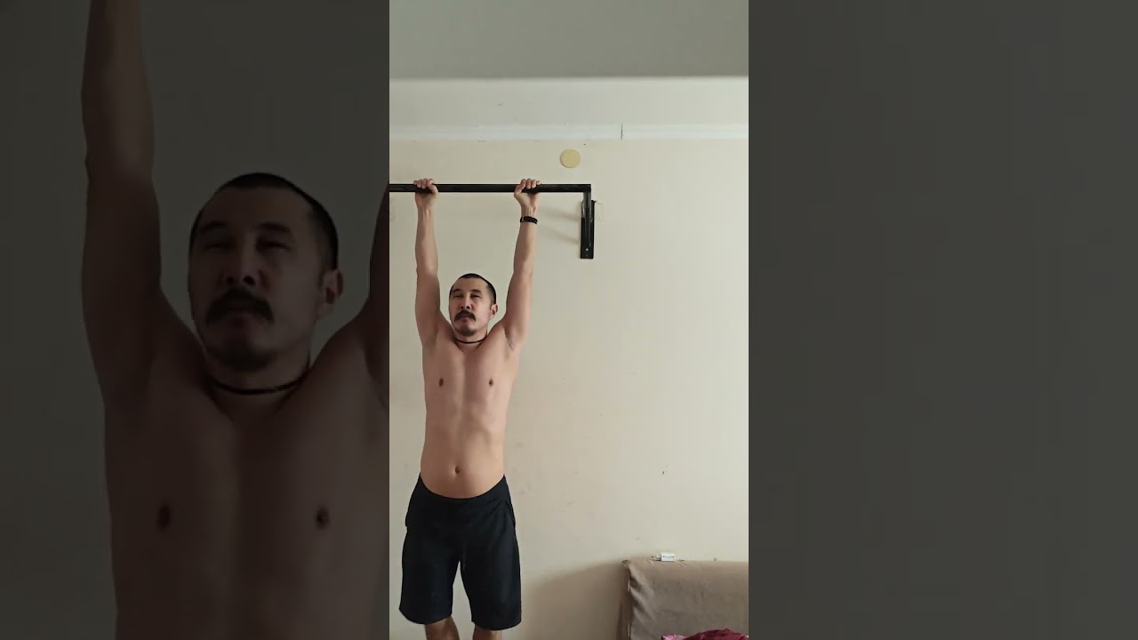 качаем пресс на турнике