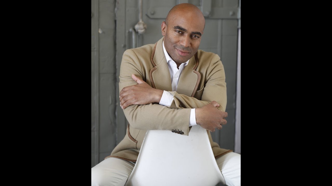 Carlette Christmas Show: Lee Hawkins