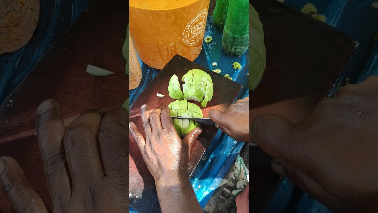 Guava Fruit Knife Cutting Skills! 😲 #guava #guavacuttingskills  #streetfood #shorts