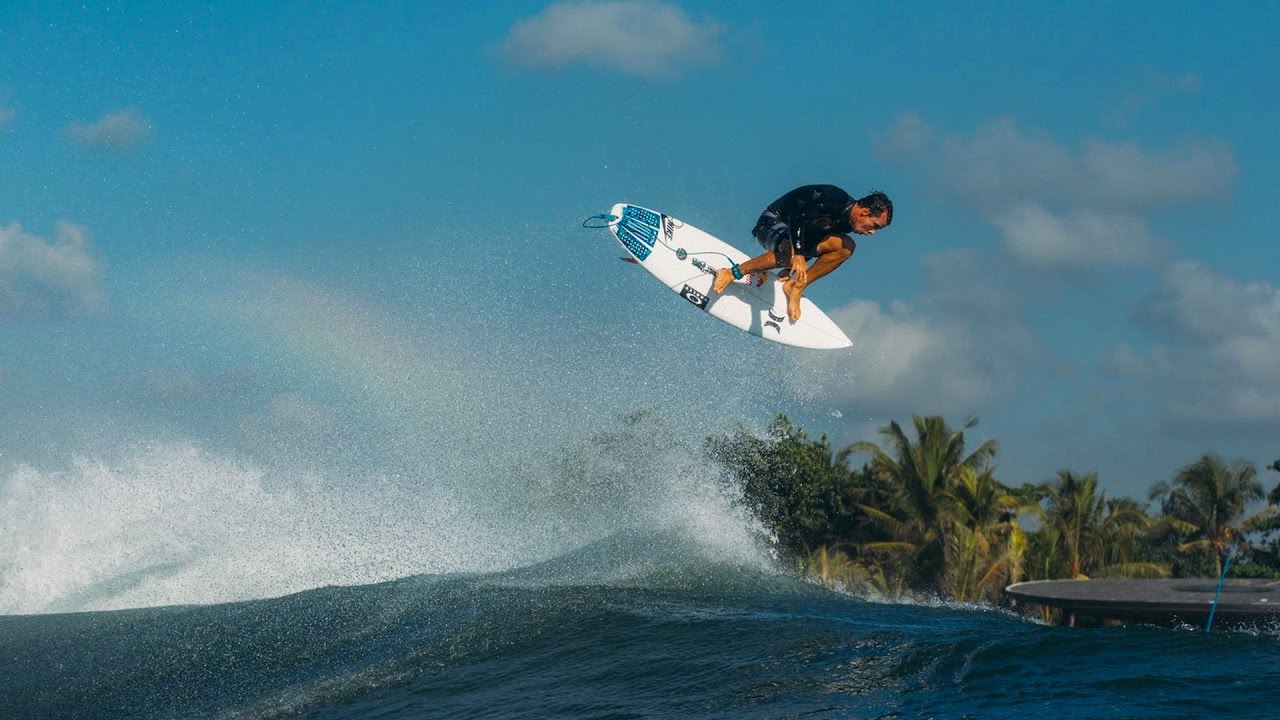Julian Wilson's Surfing Is On Fire In 