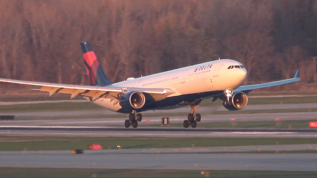 Plane Spotting at Detroit Metro Airport - November 7, 2024 #planespotting #dtw