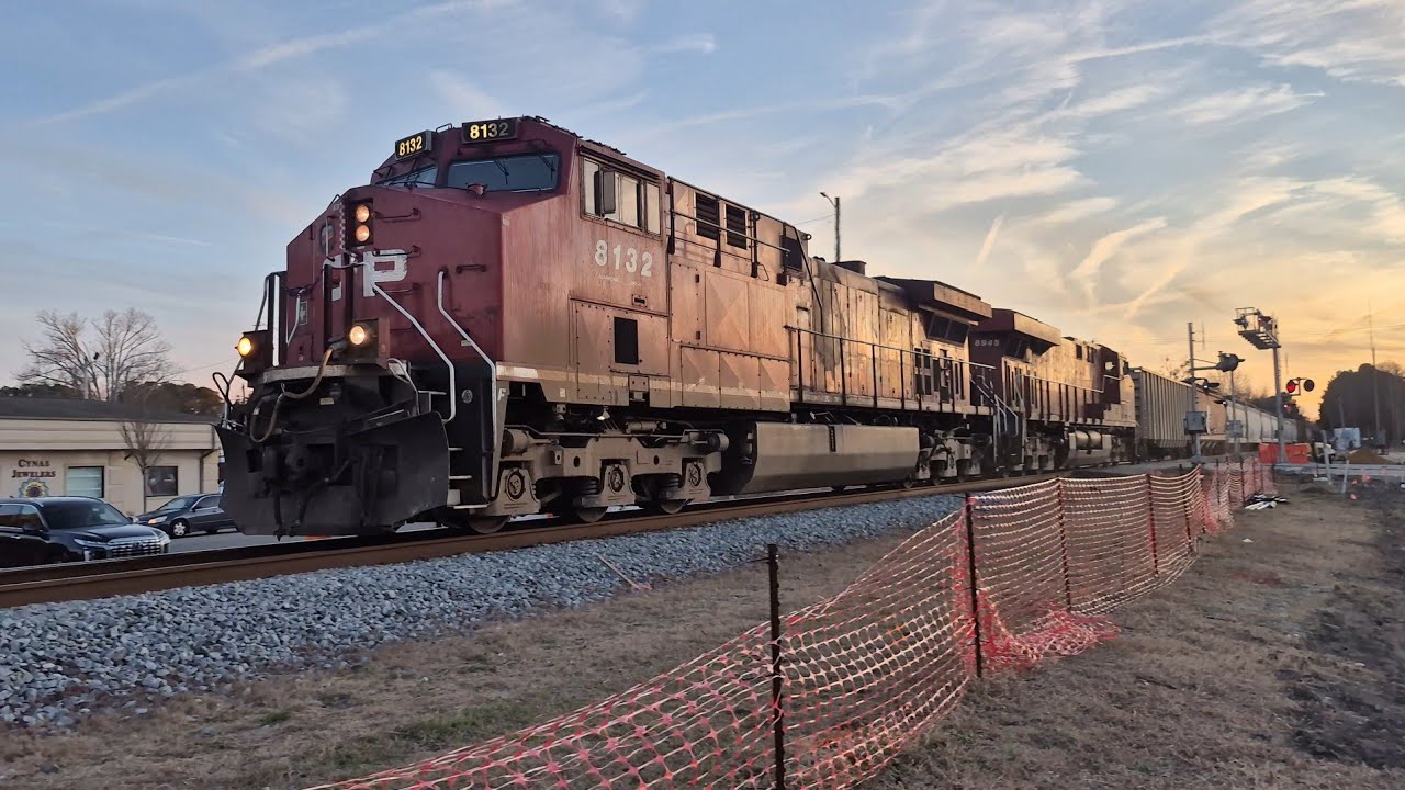 Train M41012 with CP power comes North with 770 axels 