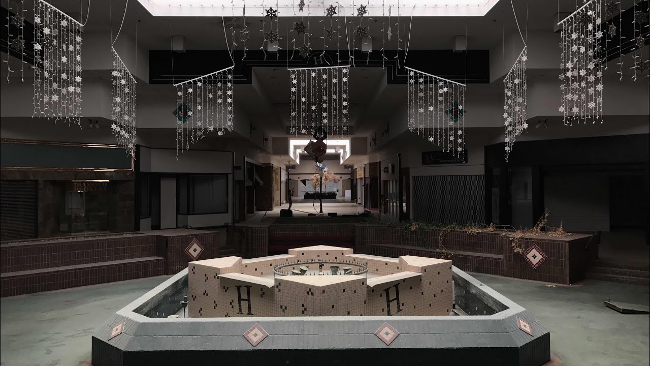 Abandoned Hampton Square Mall