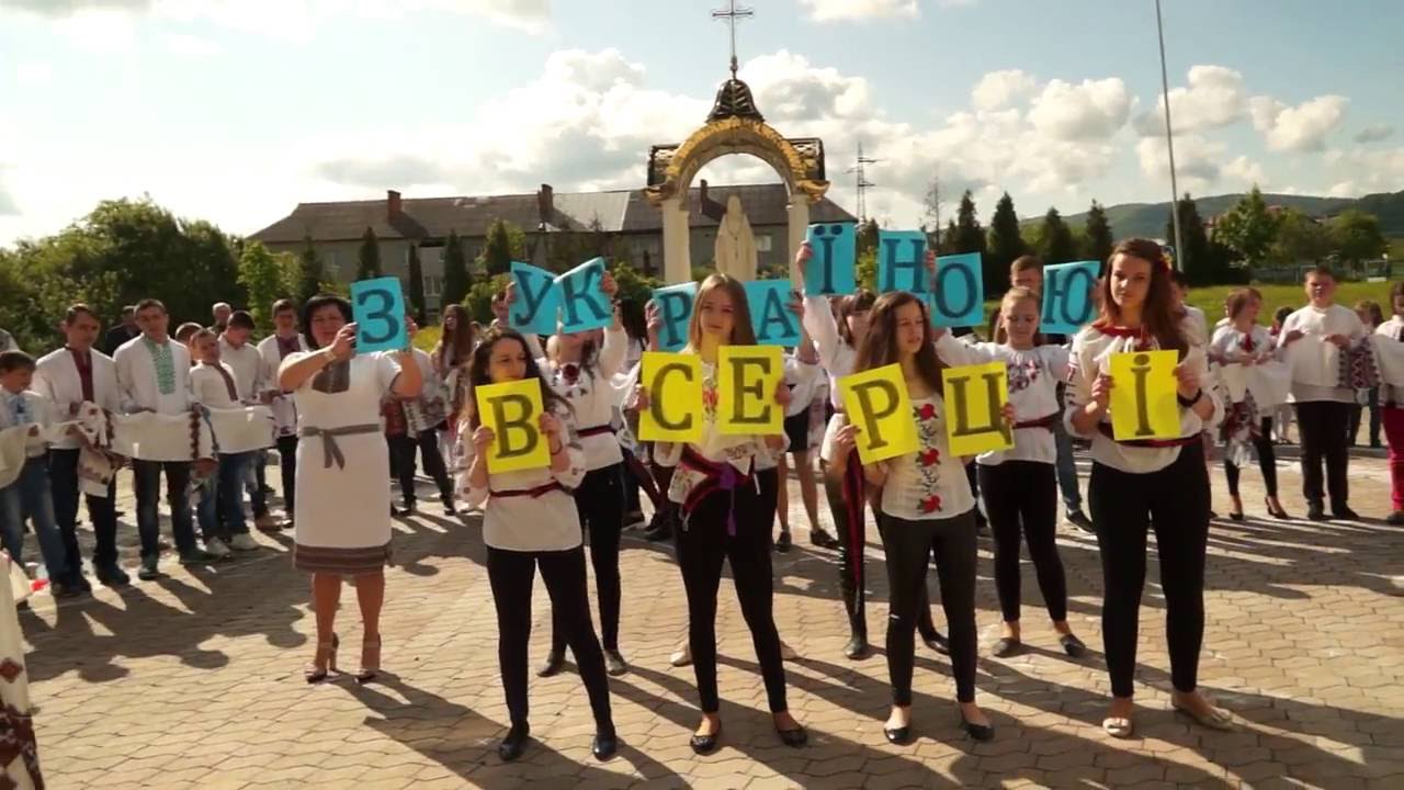 Флешмоб до Дня Вишиванки у Попелівському НВК І-ІІІ ступенів  19.05.2016