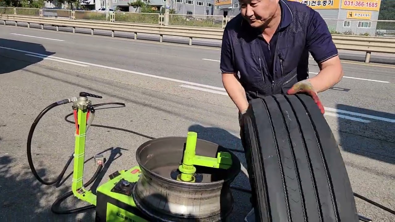 현대9.5t  295R를 이동탈착기로 작업하다