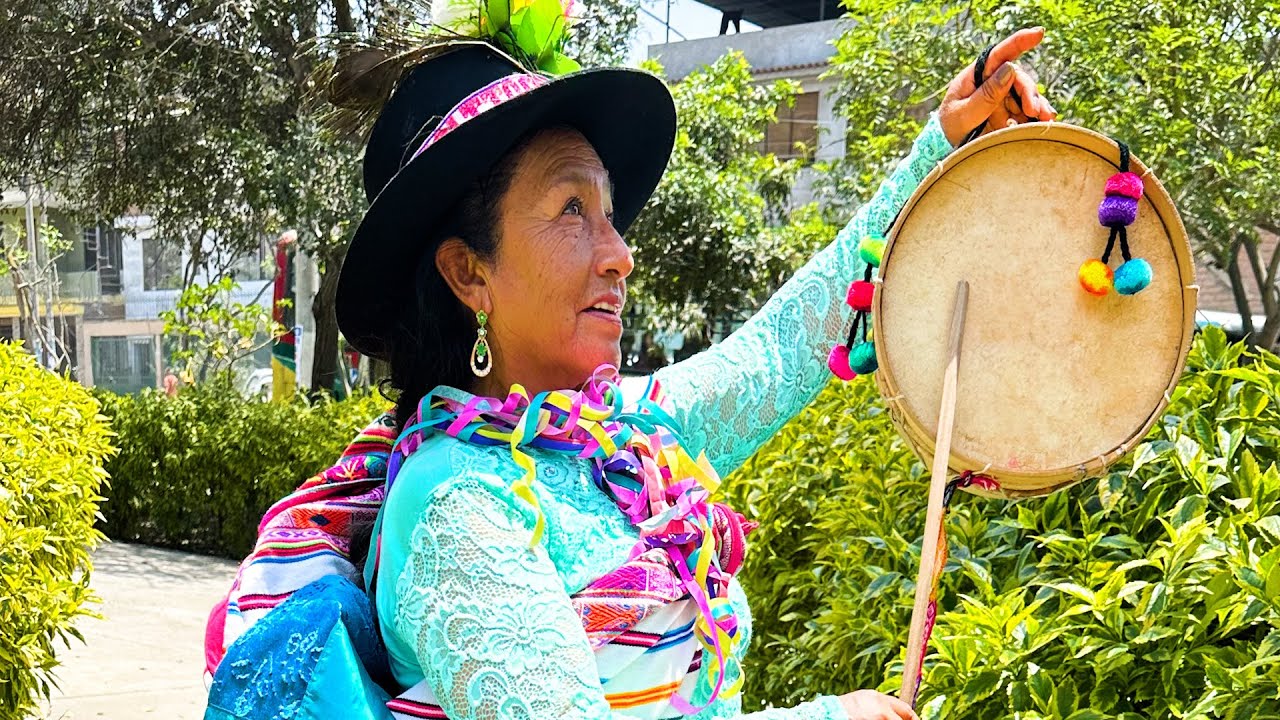 SOLITARIA DEL SUR . TEMA: AGUILA QUE VAS VOLANDO - CARNAVAL DE AYACUCHO ( Autor ) D.R.