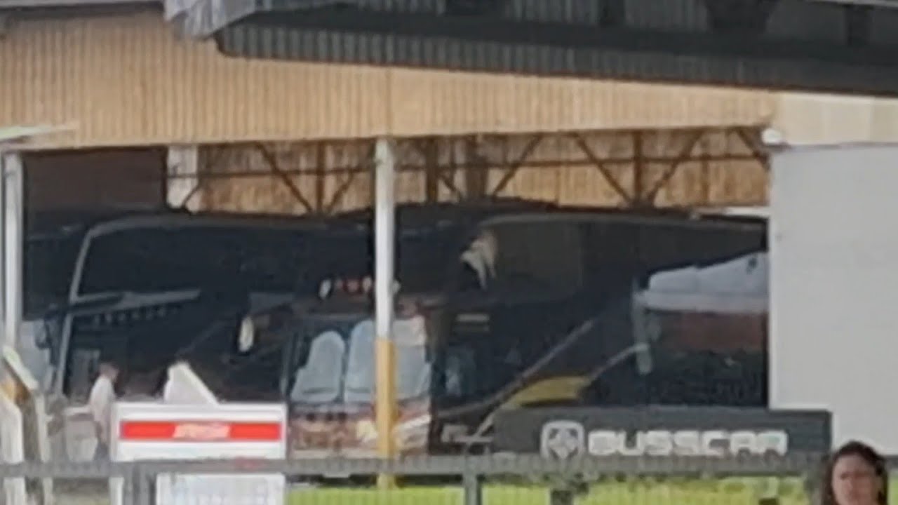 Movimento De Ônibus Na Fábrica Da Busscar Com Panorâmico DD Pra Fantur e Muito Chassi Chegando 