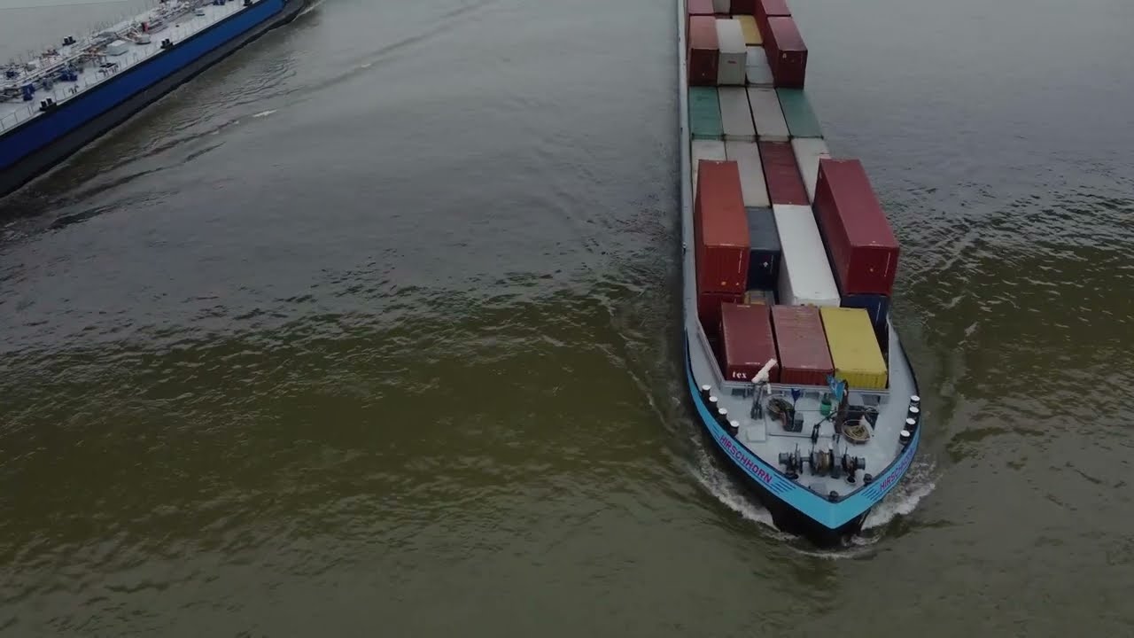 Drone Shots 21: De Oversteek Nijmegen, een drukke waal