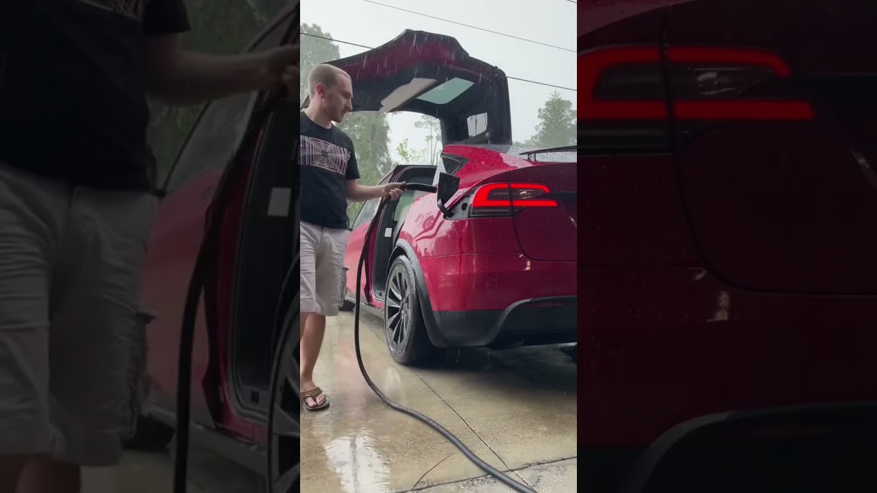 Двери Tesla Model X Falcon Wing против дождя