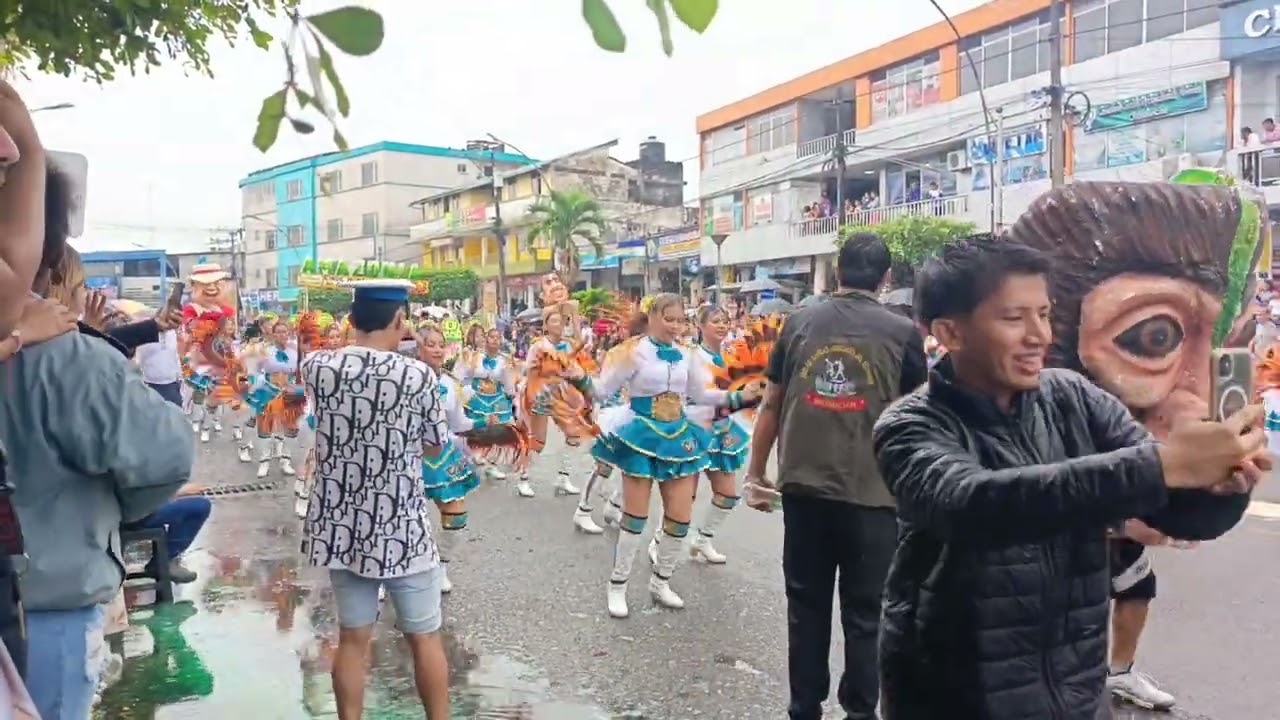 Desfile por la provincia de Sucumbíos