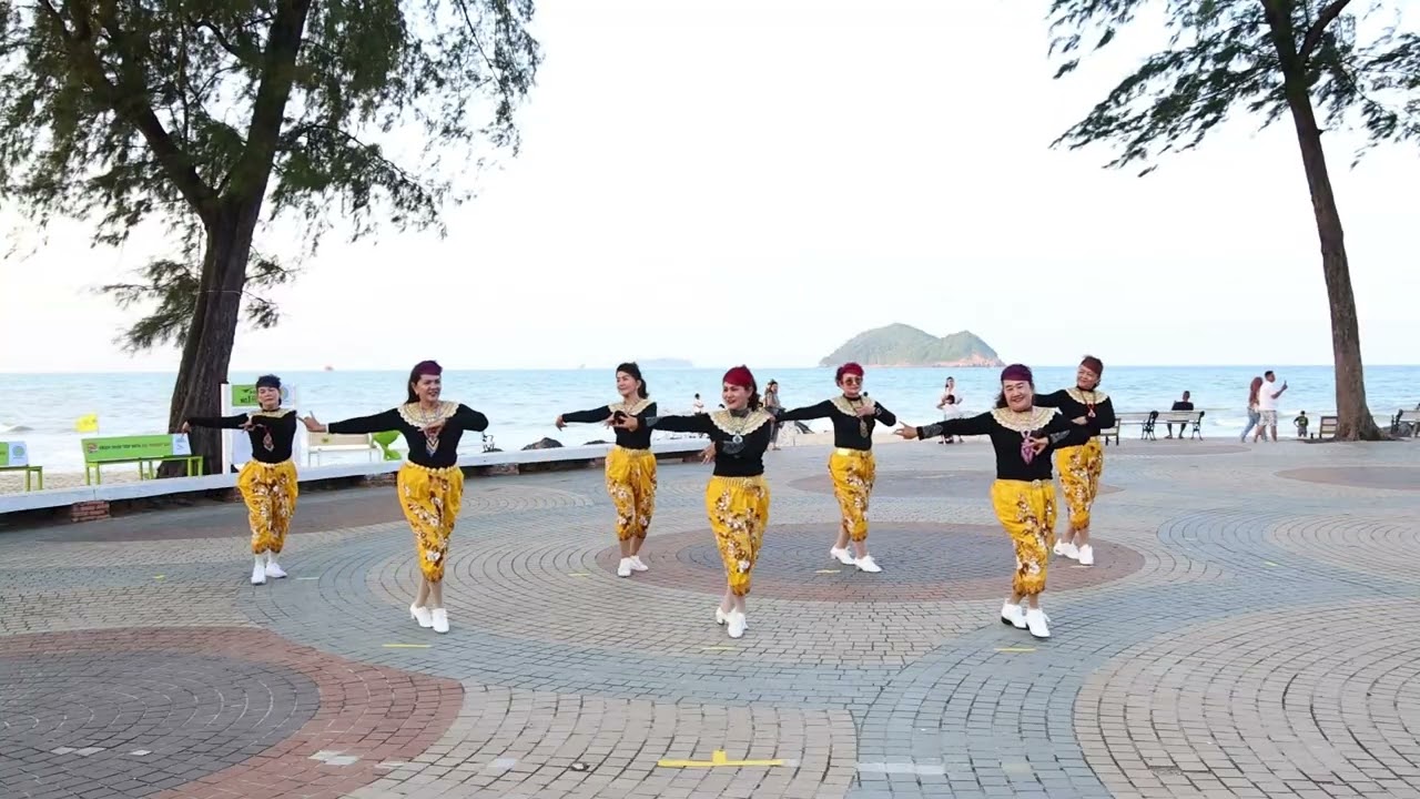 สืบสานงานศิลป์จากภูมิปัญญาท้องถิ่นสู่การออกกำลังกายผู้สูงอายุ ของชมรมแฟรนติคแดนซ์สงขลา