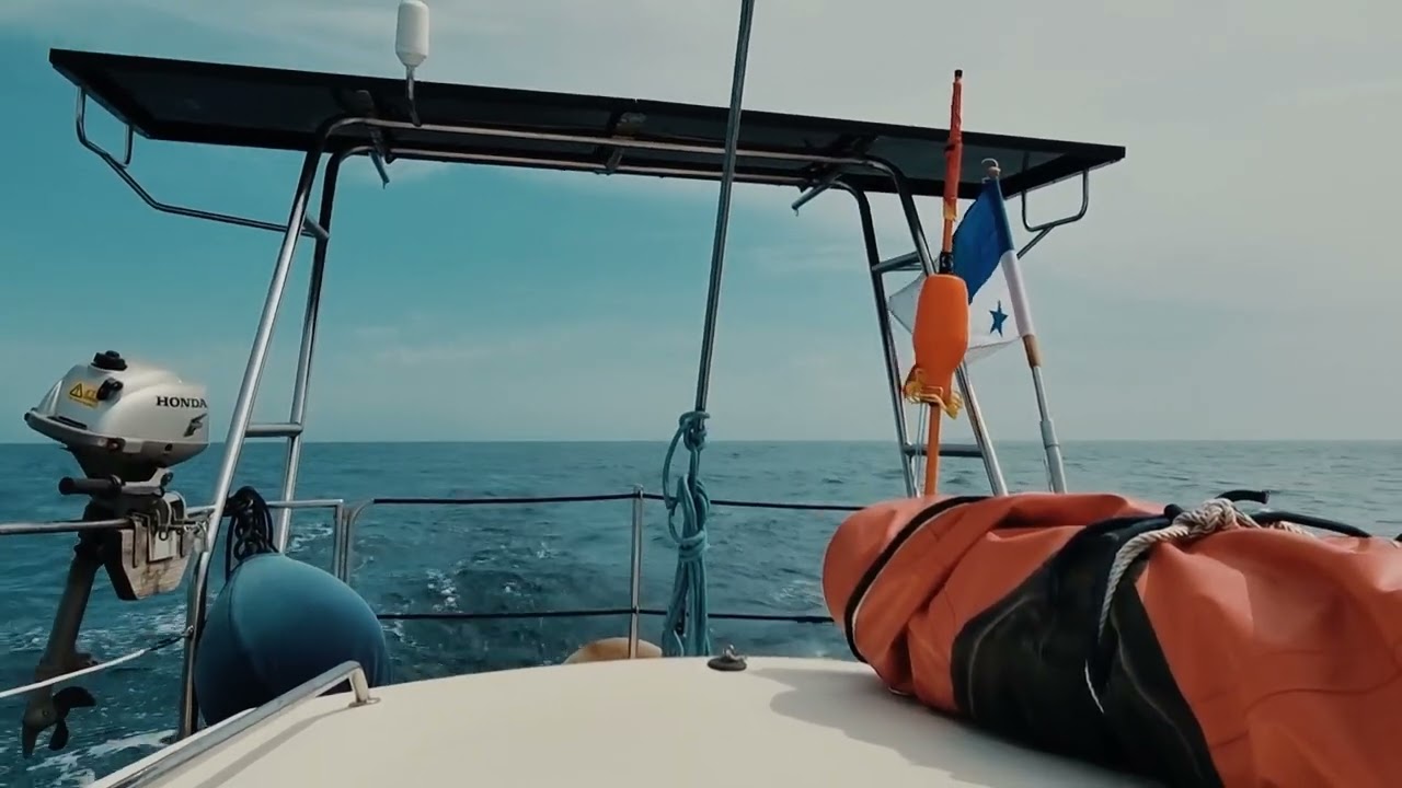 Stern view of an Amel Santorin on it's way to Mallorca | 10 minutes of relaxation