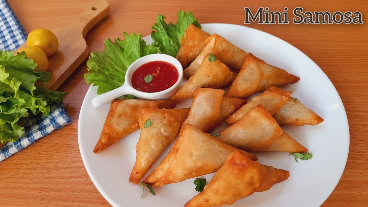 One Bite Mini Samosa Recipe | Crispy Chicken Samosa | Ramzan Special | mom in kitchen