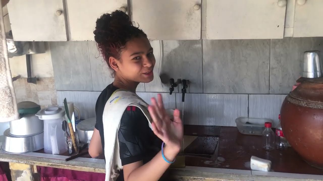 IRINEU E GABRIEL AJEITARAM O TELHADO DA CASA E FOI UMA CORREIRA = MICAELLY ME AJUDOU MUITO HOJE