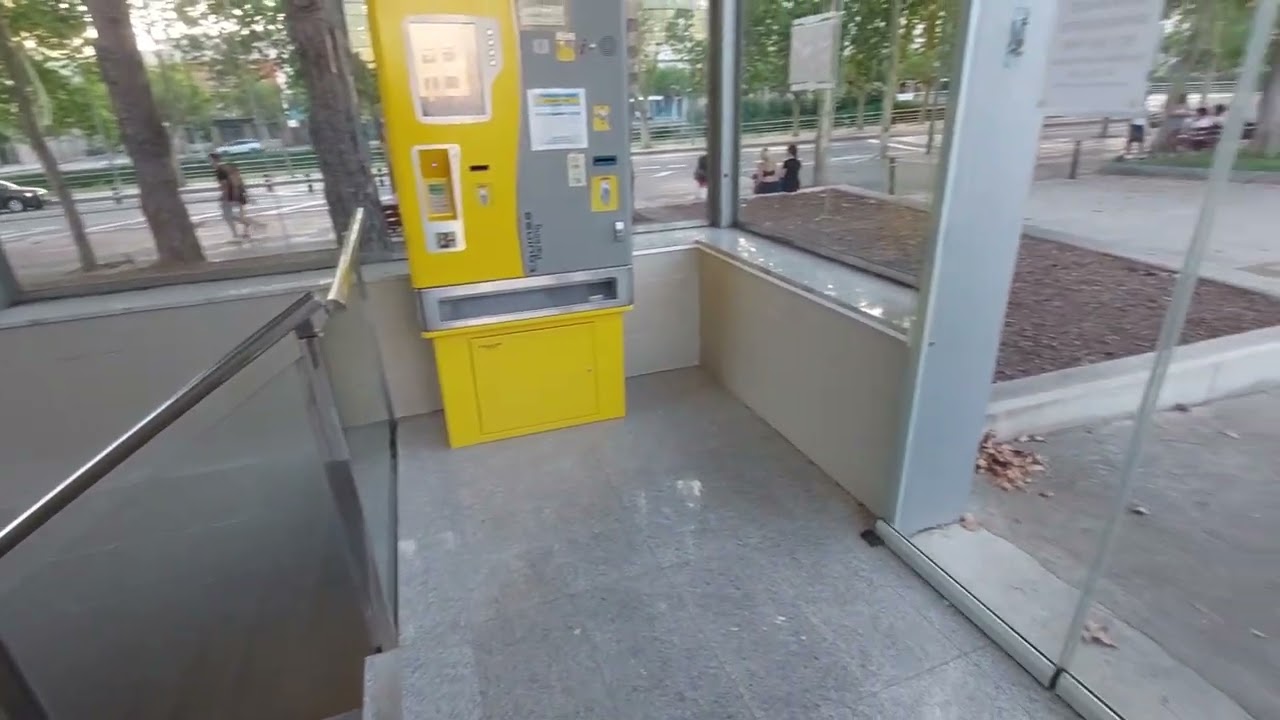 2012 Orona MRL lifts at Pl. Ajuntament Parking (floor -2 enabled)