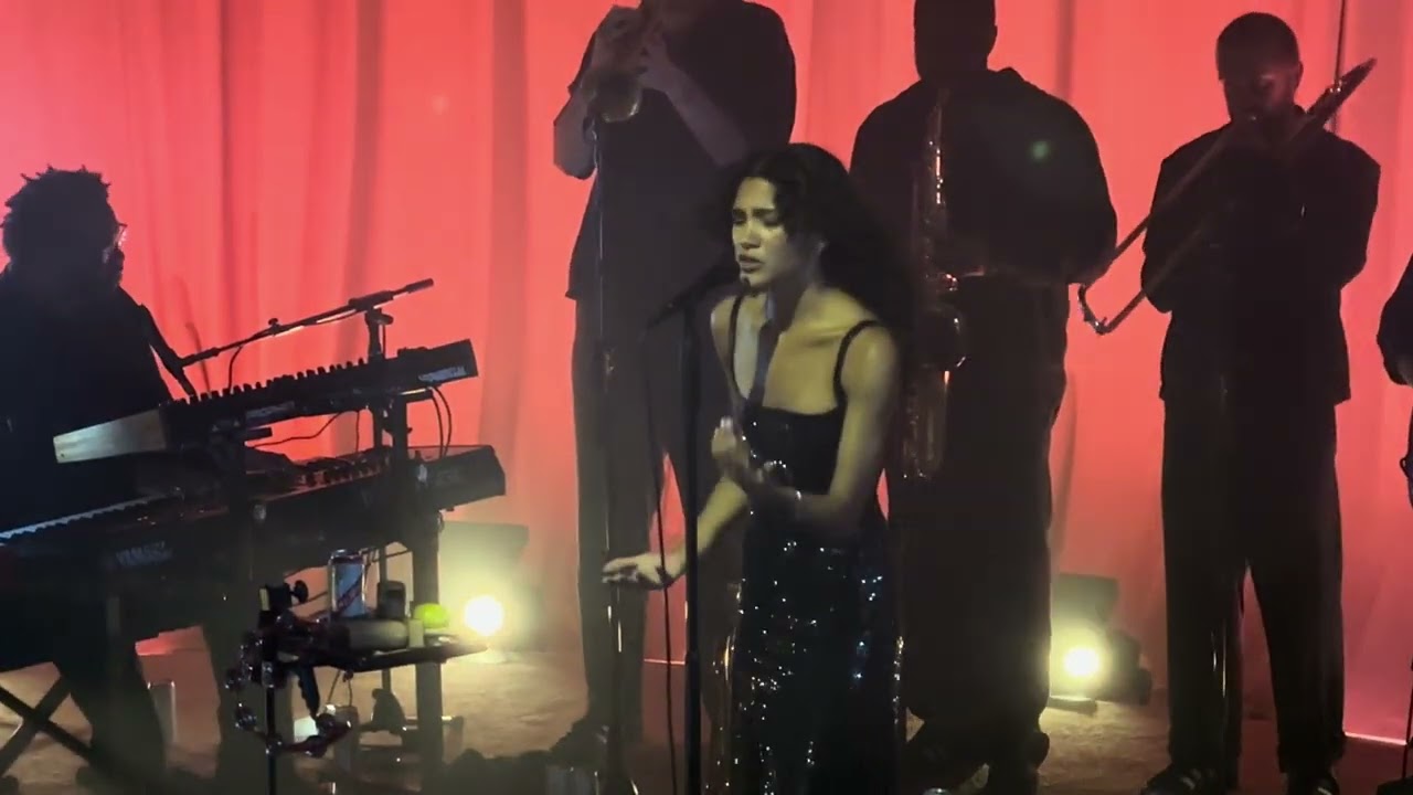 Olivia Dean-Close Up (New song-live debut) @ o2 SBE, 11th June 2025