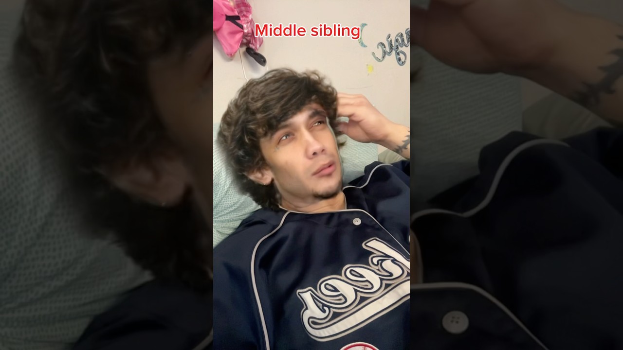 Мама всегда выбирает среднего брата или сестру, чтобы тот выполнял работу😆🤣#смешныешорты #комедия...