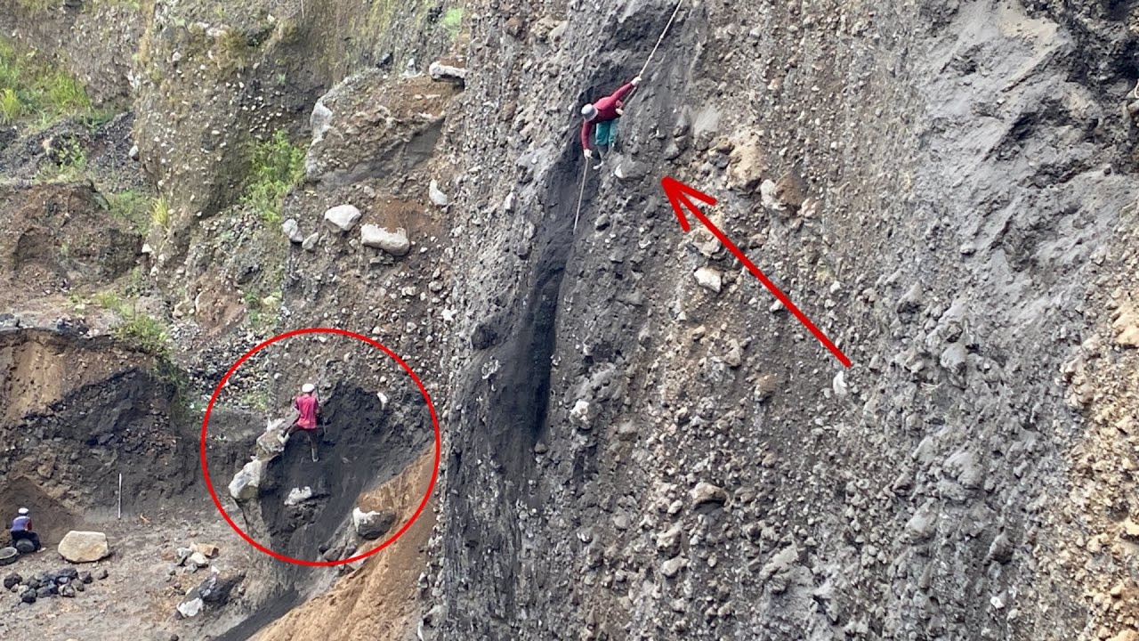 amazing brave miners digging black sand on a cliff that could easily collapse..!!!