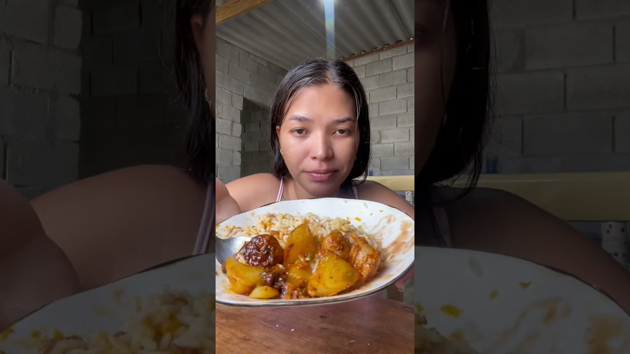 ARROZ FEIJÃO E LINGUIÇA DE FRANGO ALMOÇO DE HOJE 