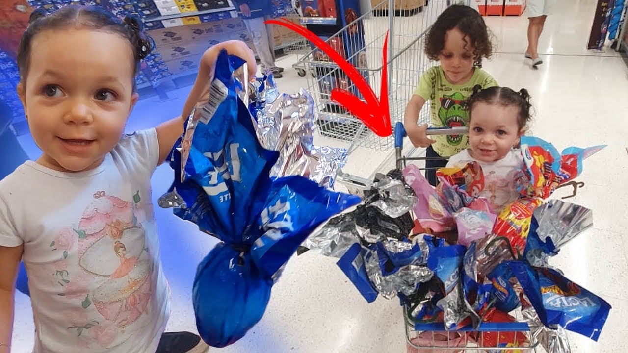 Comprando TODOS os OVOS DE PÁSCOA que eles quiserem no mercado!
