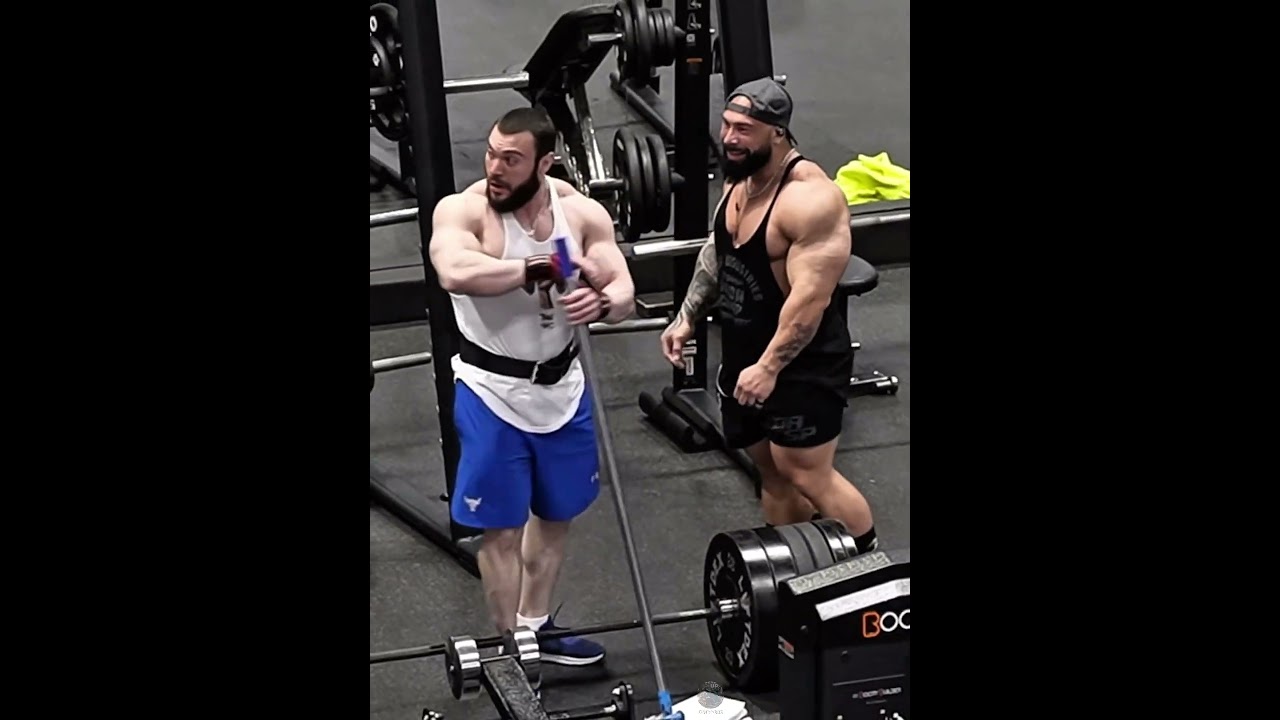 They were shocked and couldn't believe their eyes #fyp #frank #anatolyprank #gym #gymmotivation