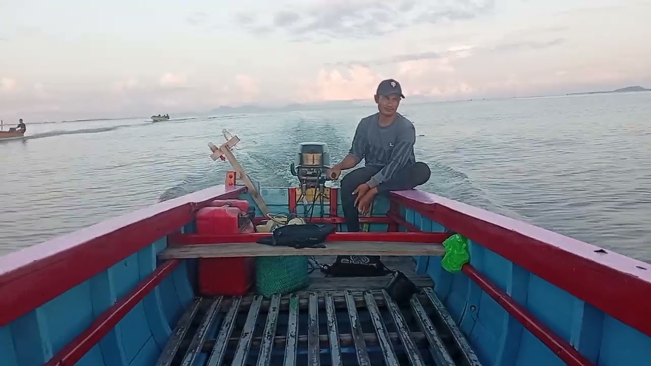 Ketika mau pulang dari laut🌊 kita video ini walaupun tidak sberapa hasil kita hari ini