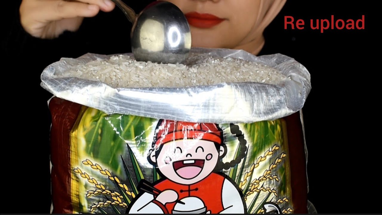 sound ok 😊RAW RICE EATING || MAKAN BERAS MENTAH DI KARUNG PLASTIK