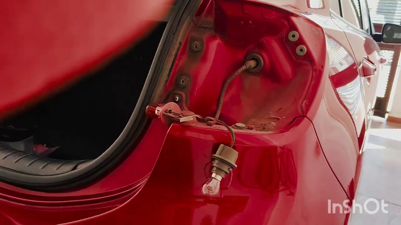 Cambio de foco stop Kia rio HB 2018