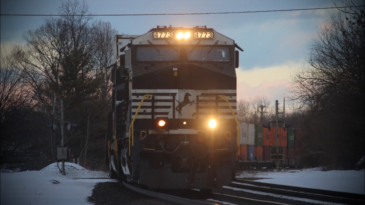 NS 269 gets an approach at CP379 in Kendallville Indiana
