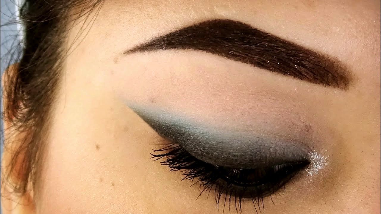 TRUCCO EYELINER SFUMATO AZZURRO NERO
