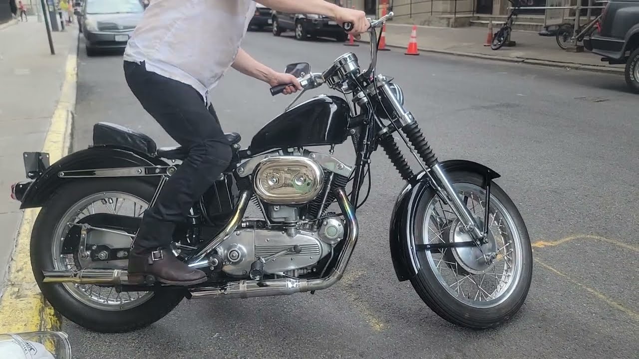 Harley Sporster XLCH 1969 Cold start.