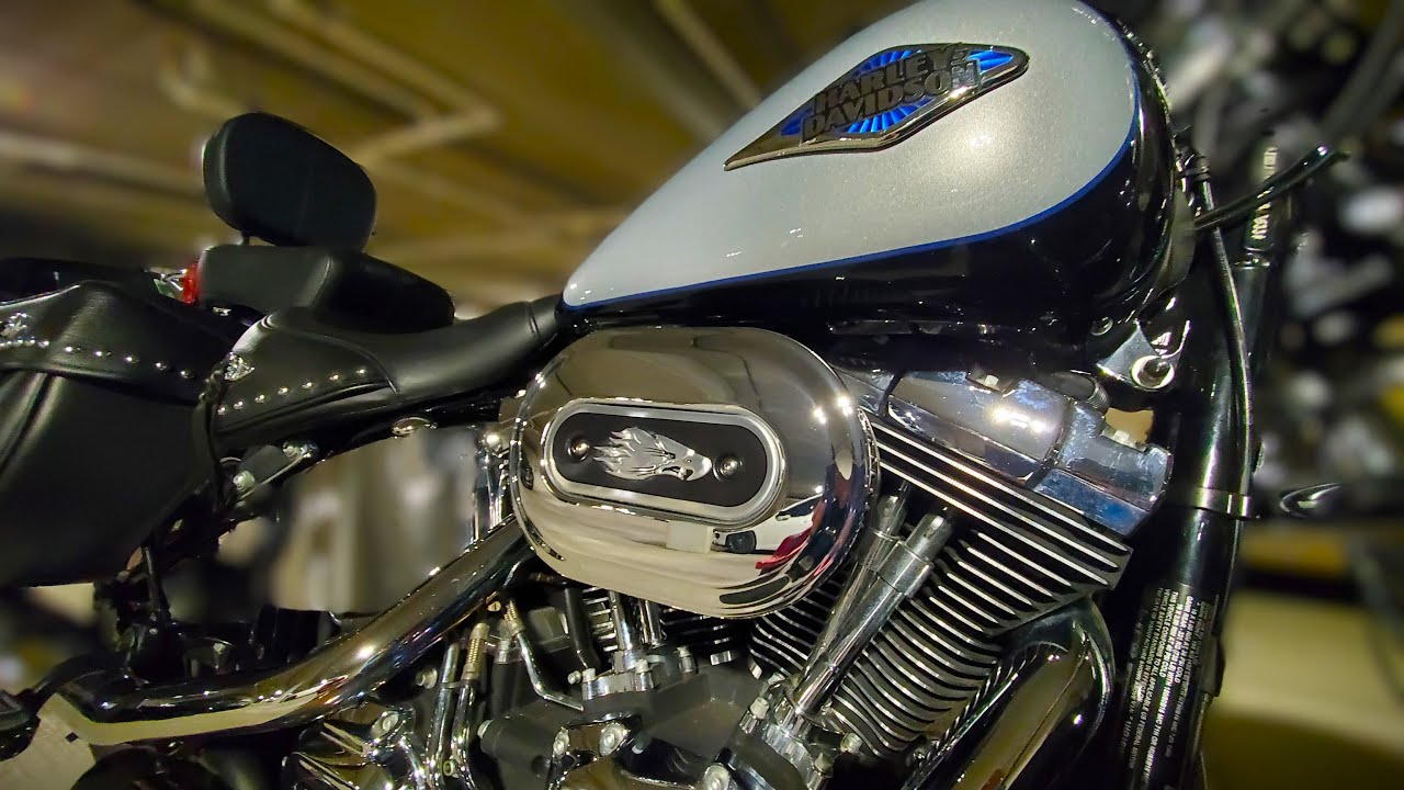 Screamin' Eagle Air Cleaner Install. 2013 Heritage Softail Classic.