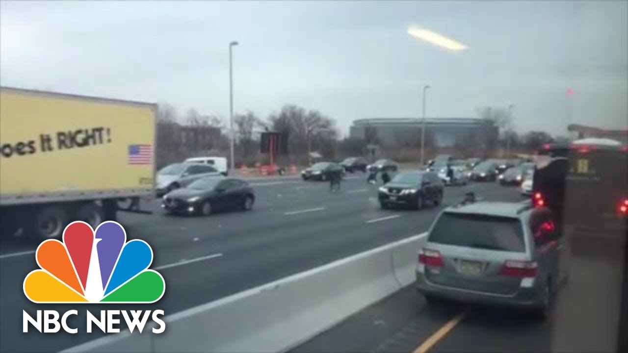 Watch Drivers Grab Money Off N.J. Highway As Brink Truck Spills Cash On Route 3 | NBC News