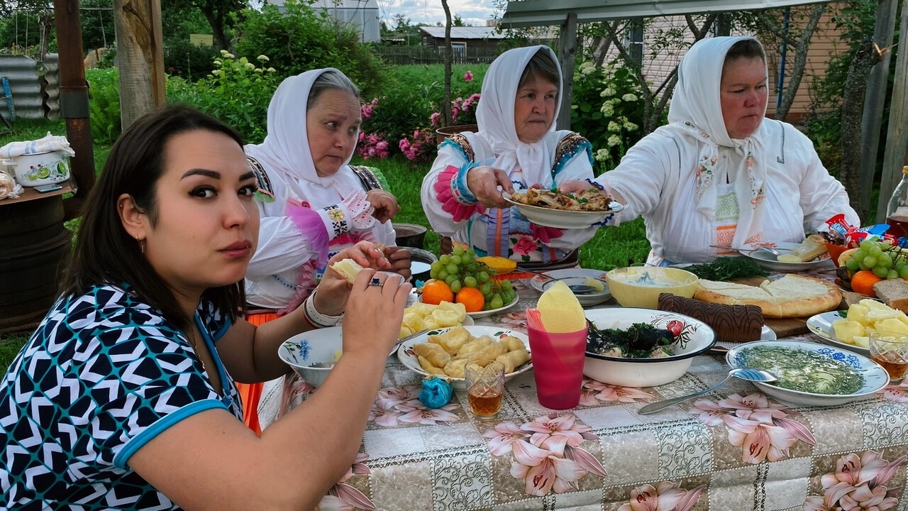 МАРИЙ ЭЛ! Жизнь в самобытной ДЕРЕВНЕ! УХА, ВАРЕНИКИ, Пирог с мясом! Они едят ЭТИ блюда уже 500 ЛЕТ
