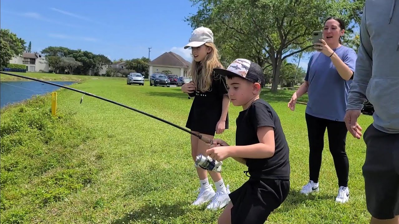 Kid Catching His FIRST PEACOCK BASS in Miami 🎣  with Monster Mike