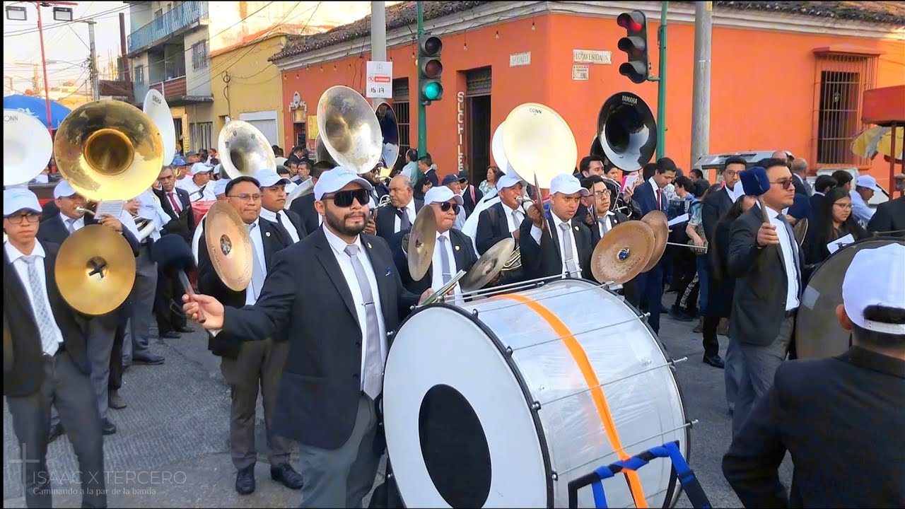 DIVINA MIRADA † A la par de la banda - Jesús de los Milagros Jueves del Silencio 2026 