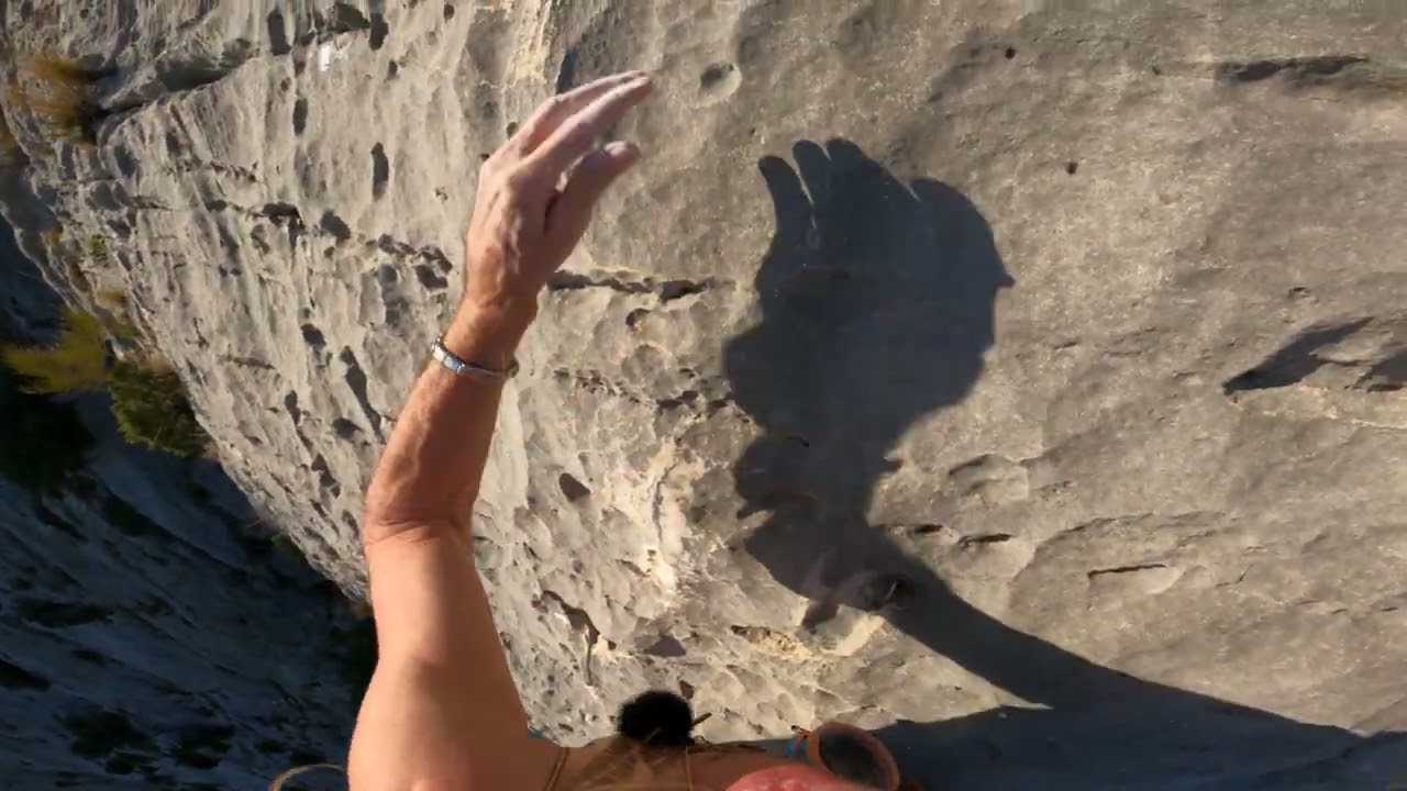 Jolie désescalade  en solo  et flash dans les gorges  du Verdon .Nom et cotation  de la voie inconnu