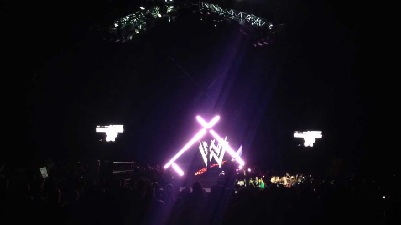 WWE RAW Tour - Strasbourg. Entrée de CM Punk et Ryback. 31/10/12. [HD]