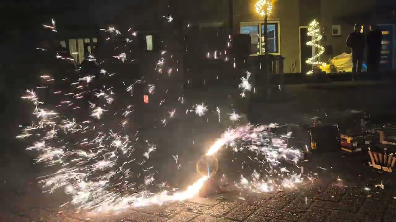 Shining Paradise - Magnum Vuurwerk - Oud & Nieuw 2025 - 2026