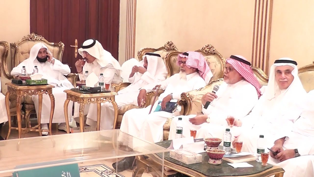 احتفاءً بالأسبوعية في عقدها الأول, يدير الحوار الدكتور يوسف حسن العارف الجزء 2