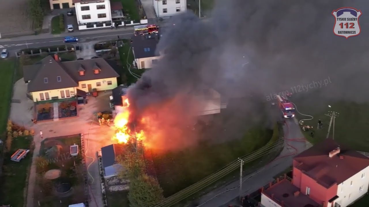 Pożar garaży na ulicy Krzywej 27 zarejestrowany z drona