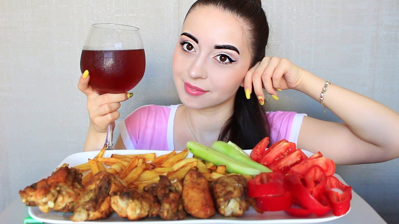 КАК МЕНЯ ПРЕСОВАЛ БРАТ / САМООБМАН / MUKBANG Куица с картошкой Ayka Emilly
