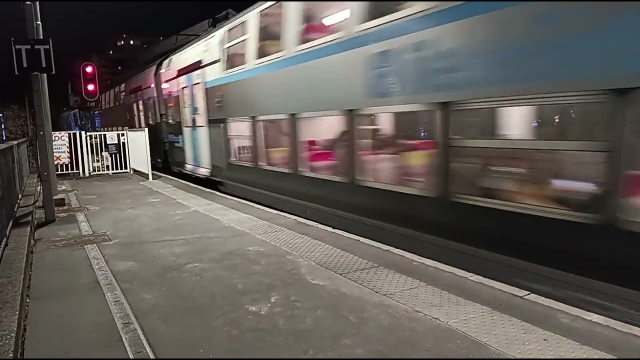 RER C Z2N+ départ imminent de Issy Val de Seine destination Versailles château Rive gauche