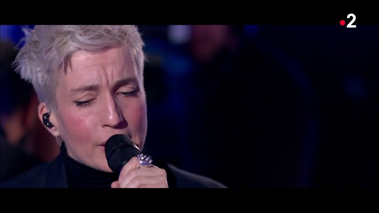 Jeanne Added interprète en live 