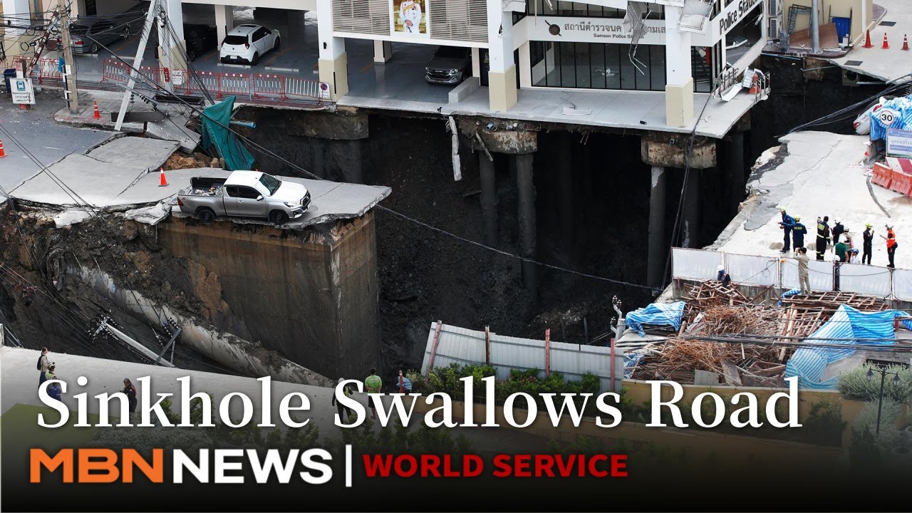 A Massive Sinkhole occurred in downtown Bangkok After a Subway Tunnel Collapses